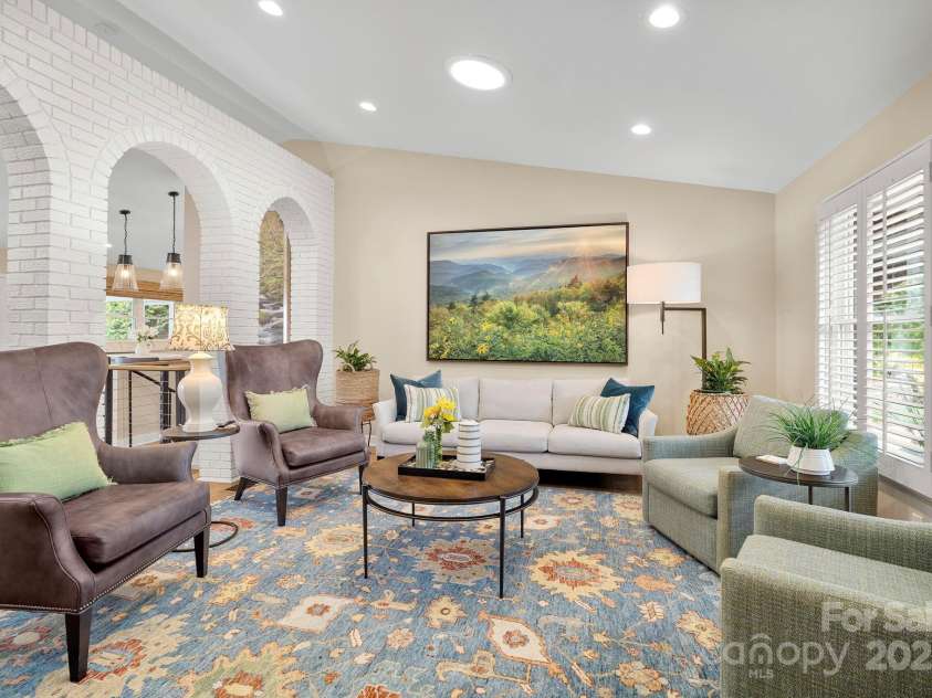 10 Audubon Drive, Asheville, NC 28804.  MLS# CAR4284445, YatesRealty ID 30684. 