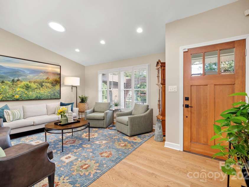 10 Audubon Drive, Asheville, NC 28804.  MLS# CAR4284445, YatesRealty ID 30684. 