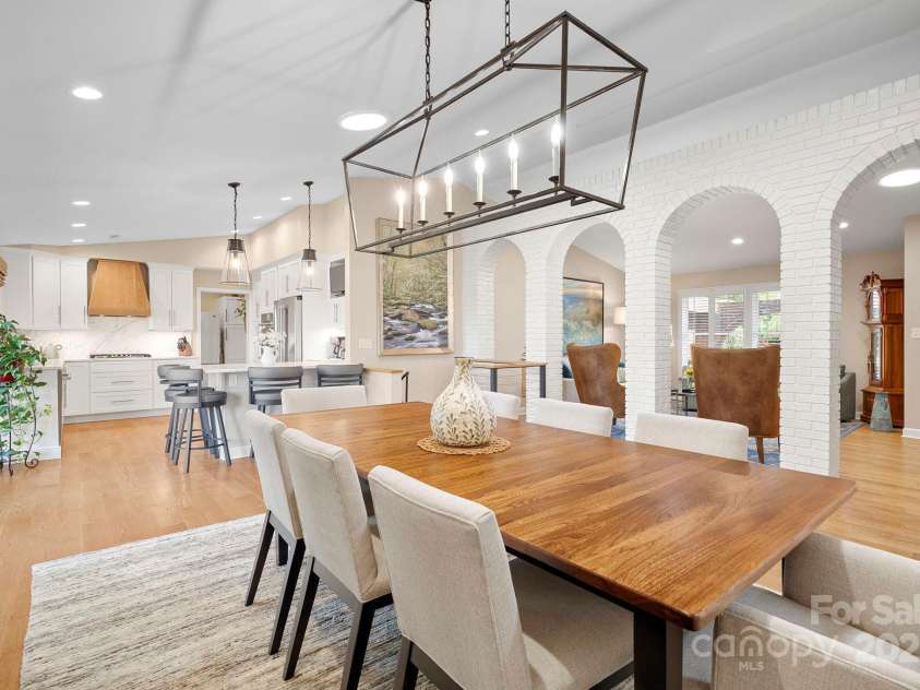 10 Audubon Drive, Asheville, NC 28804.  MLS# CAR4284445, YatesRealty ID 30684. 