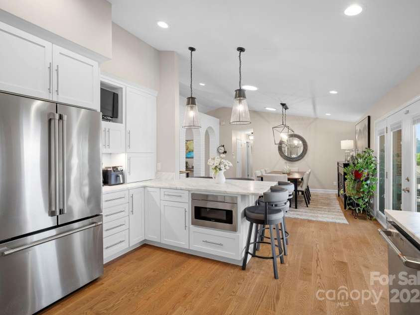 10 Audubon Drive, Asheville, NC 28804.  MLS# CAR4284445, YatesRealty ID 30684. 