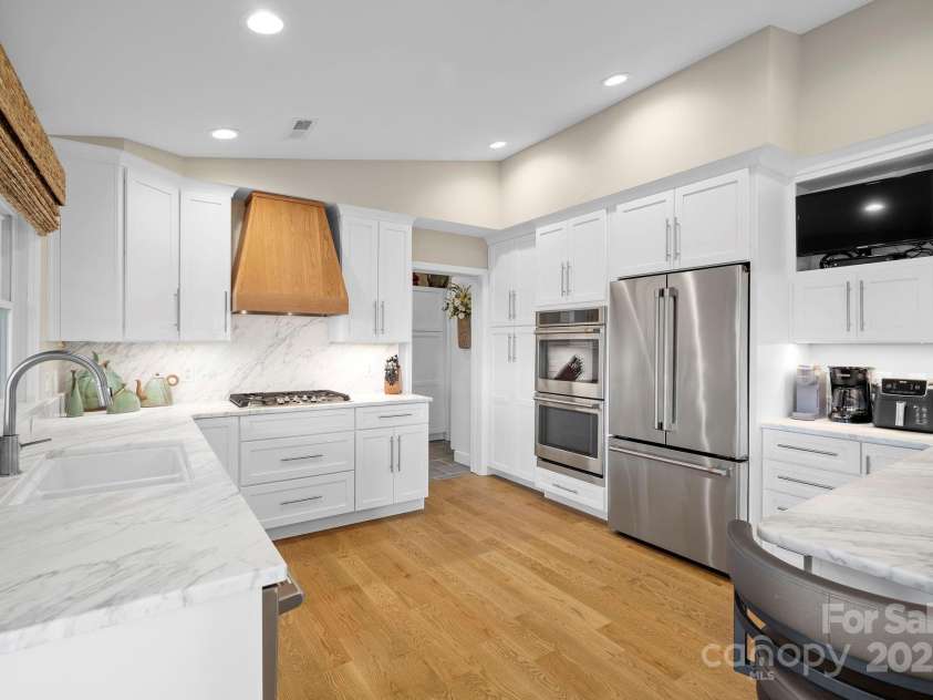 10 Audubon Drive, Asheville, NC 28804.  MLS# CAR4284445, YatesRealty ID 30684. 