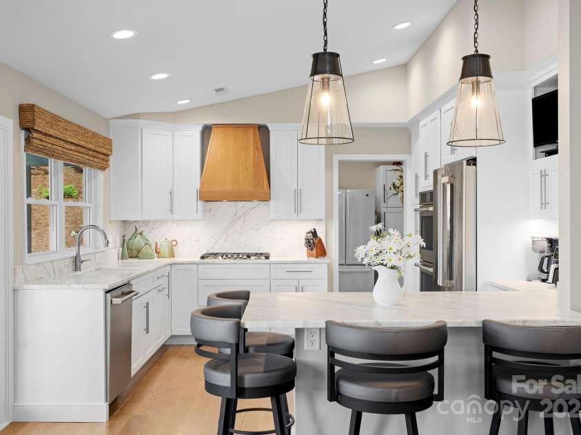 10 Audubon Drive, Asheville, NC 28804.  MLS# CAR4284445, YatesRealty ID 30684. 