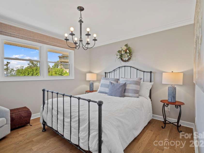 10 Audubon Drive, Asheville, NC 28804.  MLS# CAR4284445, YatesRealty ID 30684. 