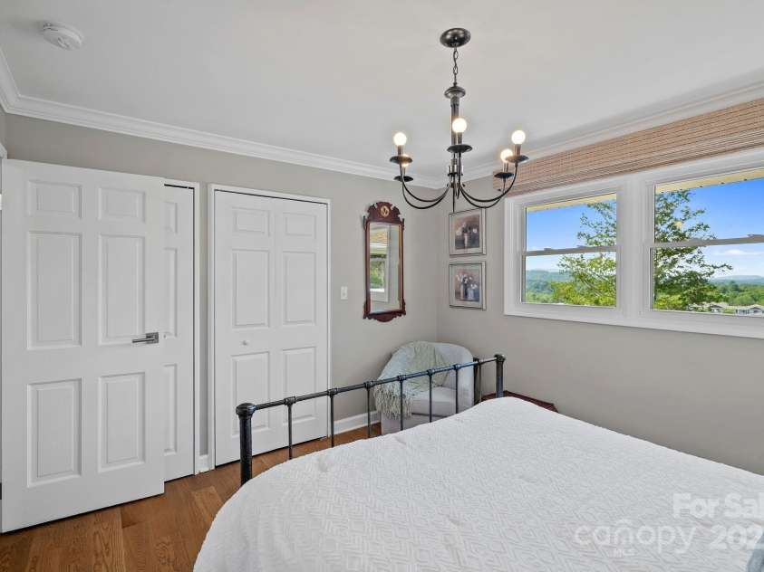 10 Audubon Drive, Asheville, NC 28804.  MLS# CAR4284445, YatesRealty ID 30684. 