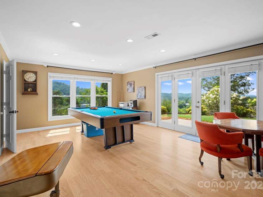 10 Audubon Drive, Asheville, NC 28804.  MLS# CAR4284445, YatesRealty ID 30684. 