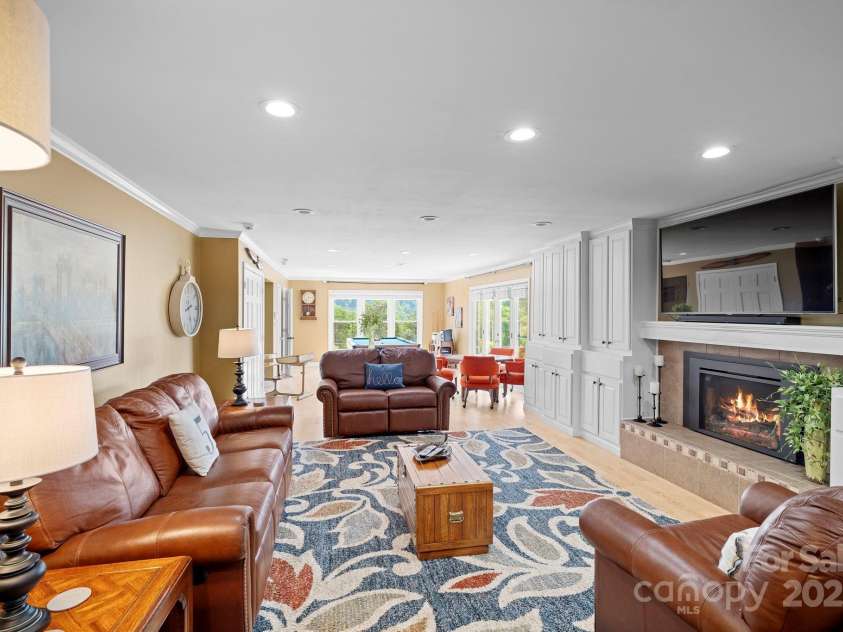 10 Audubon Drive, Asheville, NC 28804.  MLS# CAR4284445, YatesRealty ID 30684. 