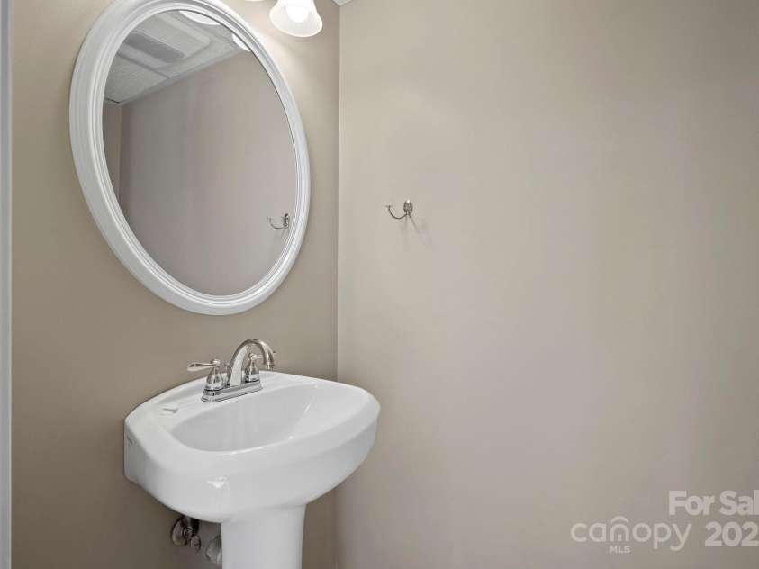 10 Audubon Drive, Asheville, NC 28804.  MLS# CAR4284445, YatesRealty ID 30684. 