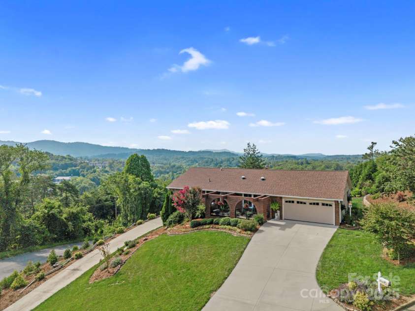 10 Audubon Drive, Asheville, NC 28804.  MLS# CAR4284445, YatesRealty ID 30684. 