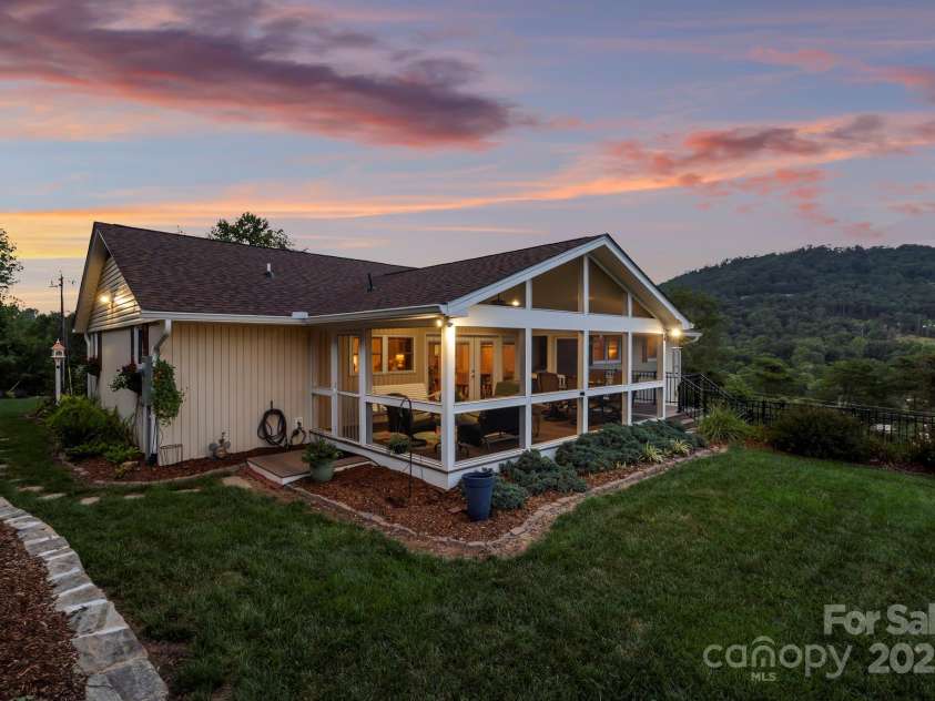10 Audubon Drive, Asheville, NC 28804.  MLS# CAR4284445, YatesRealty ID 30684. 