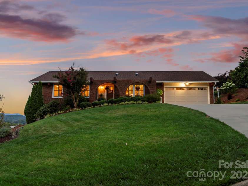 10 Audubon Drive, Asheville, NC 28804.  MLS# CAR4284445, YatesRealty ID 30684. 