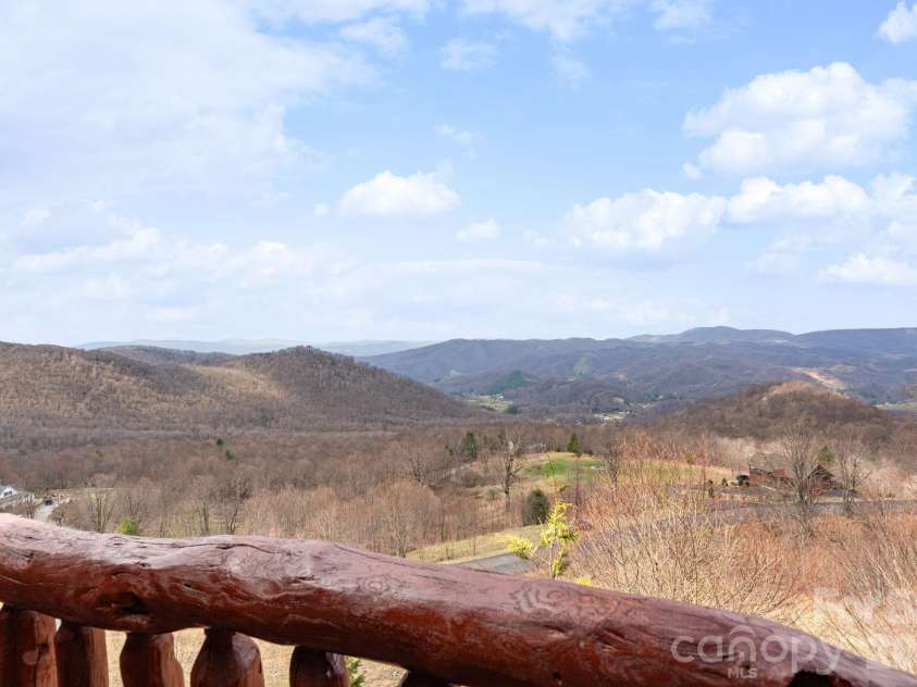 635 Acorn Nvno, Zionville, NC 28698.  MLS# CAR4393669, YatesRealty ID 30685. 