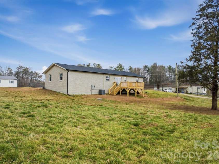 2621 Fairwood Drive, Hudson, NC 28638.  MLS# CAR4354937, YatesRealty ID 30686. Backyard