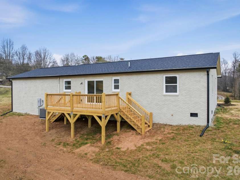 2621 Fairwood Drive, Hudson, NC 28638.  MLS# CAR4354937, YatesRealty ID 30686. Backyard