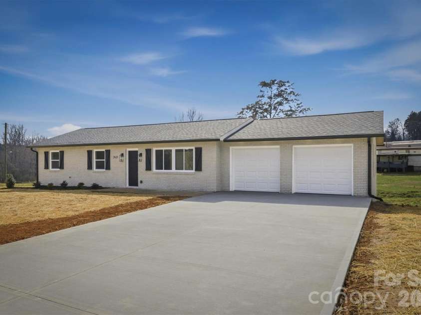 2621 Fairwood Drive, Hudson, NC 28638.  MLS# CAR4354937, YatesRealty ID 30686. Front from driveway