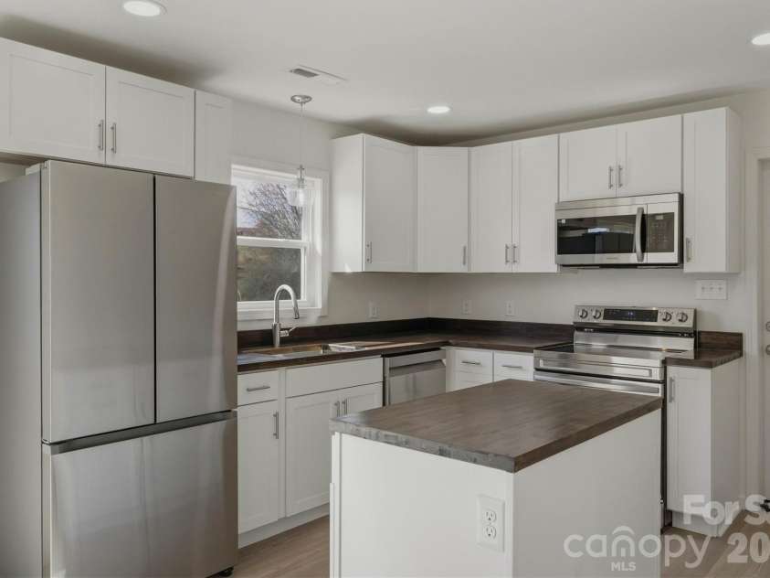 2621 Fairwood Drive, Hudson, NC 28638.  MLS# CAR4354937, YatesRealty ID 30686. Kitchen