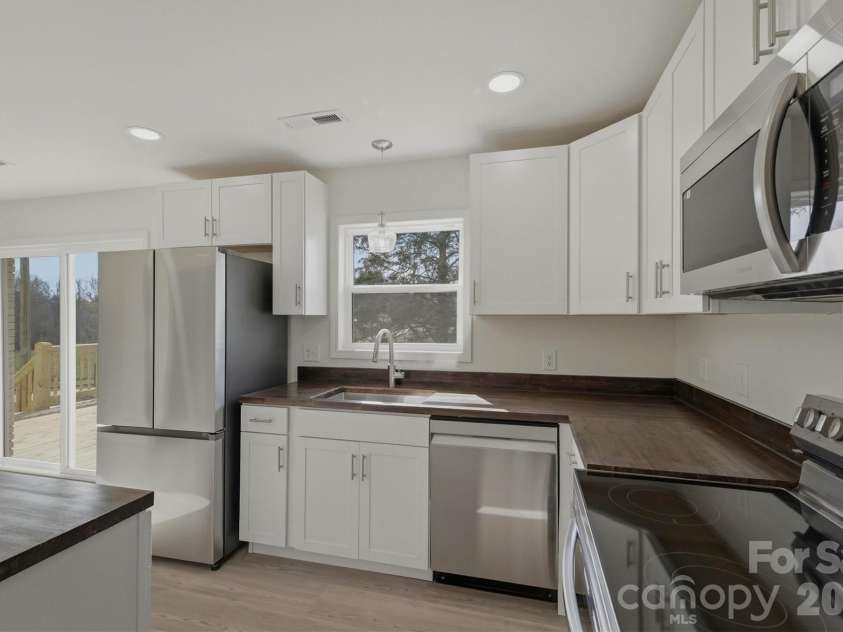 2621 Fairwood Drive, Hudson, NC 28638.  MLS# CAR4354937, YatesRealty ID 30686. Kitchen