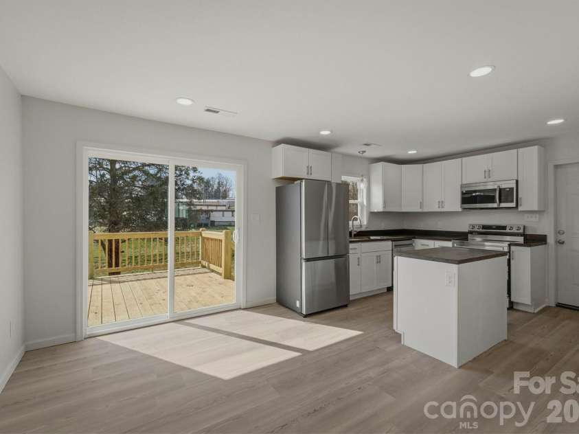 2621 Fairwood Drive, Hudson, NC 28638.  MLS# CAR4354937, YatesRealty ID 30686. Kitchen/dining