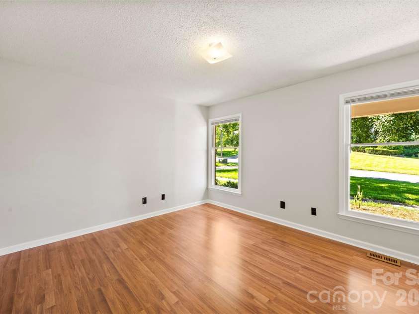 2410 Sandlewood Drive, Gastonia, NC 28054.  MLS# CAR4391003, YatesRealty ID 30688. 
