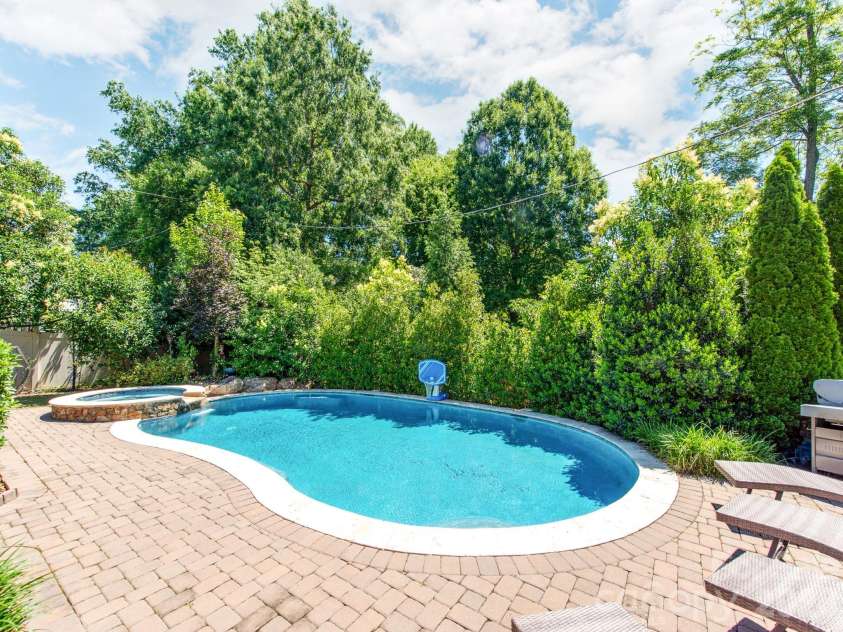 1805 Mecklenburg Avenue, Charlotte, NC 28205.  MLS# CAR4388101, YatesRealty ID 30689. 