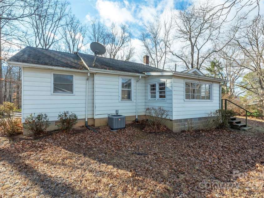 332 & 333 Richmond Avenue, Swannanoa, NC 28778.  MLS# CAR4329559, YatesRealty ID 3069. 