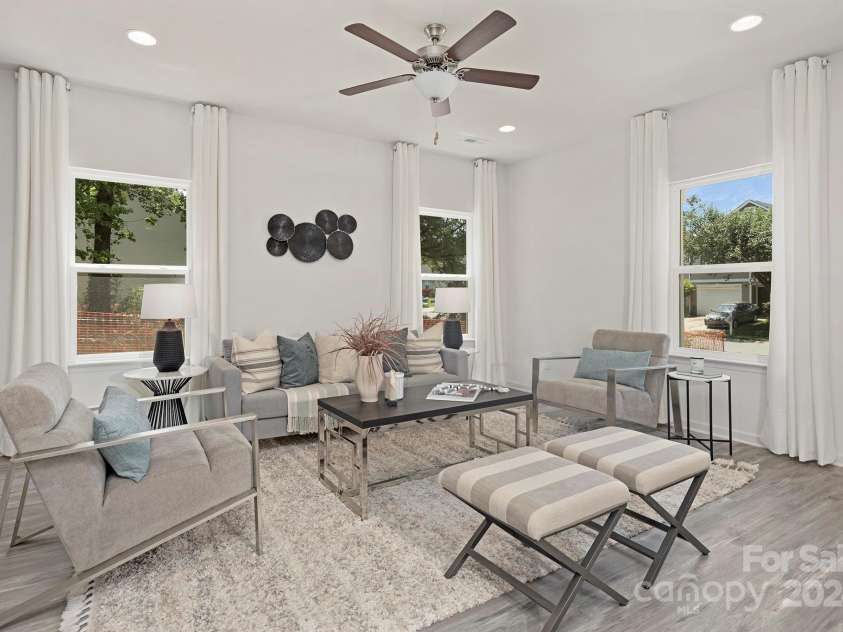 6316 Linda Vista Lane, Charlotte, NC 28216.  MLS# CAR4204749, YatesRealty ID 3069. Representation