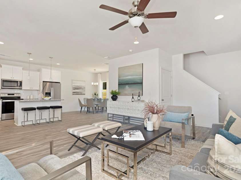 6316 Linda Vista Lane, Charlotte, NC 28216.  MLS# CAR4204749, YatesRealty ID 3069. Representation