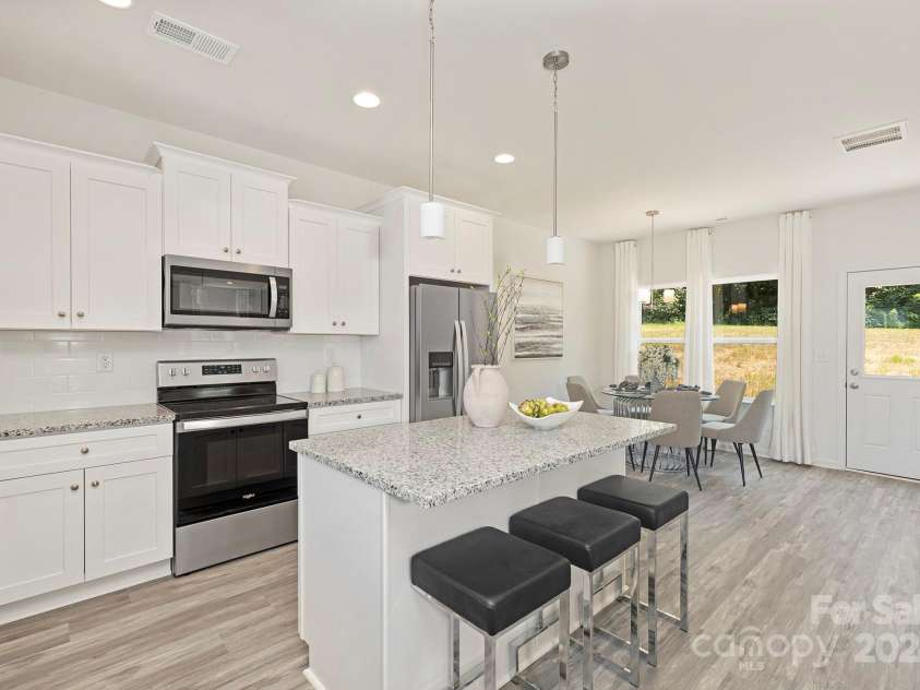 6316 Linda Vista Lane, Charlotte, NC 28216.  MLS# CAR4204749, YatesRealty ID 3069. Representation