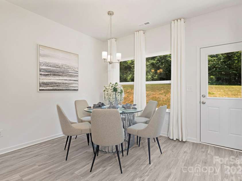 6316 Linda Vista Lane, Charlotte, NC 28216.  MLS# CAR4204749, YatesRealty ID 3069. Representation