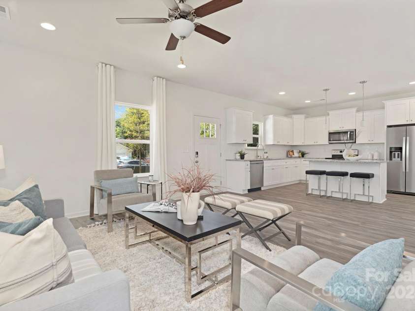 6316 Linda Vista Lane, Charlotte, NC 28216.  MLS# CAR4204749, YatesRealty ID 3069. Representation