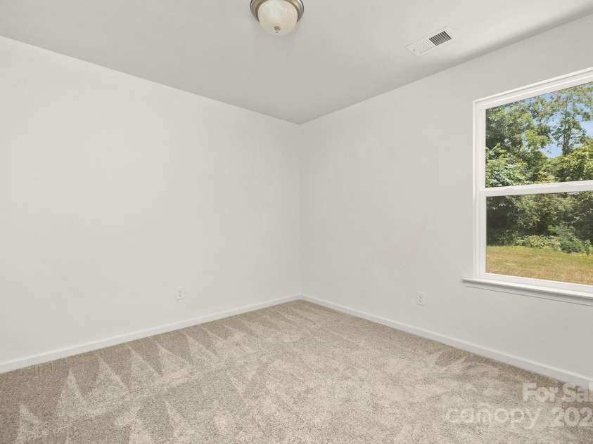 6316 Linda Vista Lane, Charlotte, NC 28216.  MLS# CAR4204749, YatesRealty ID 3069. Representation