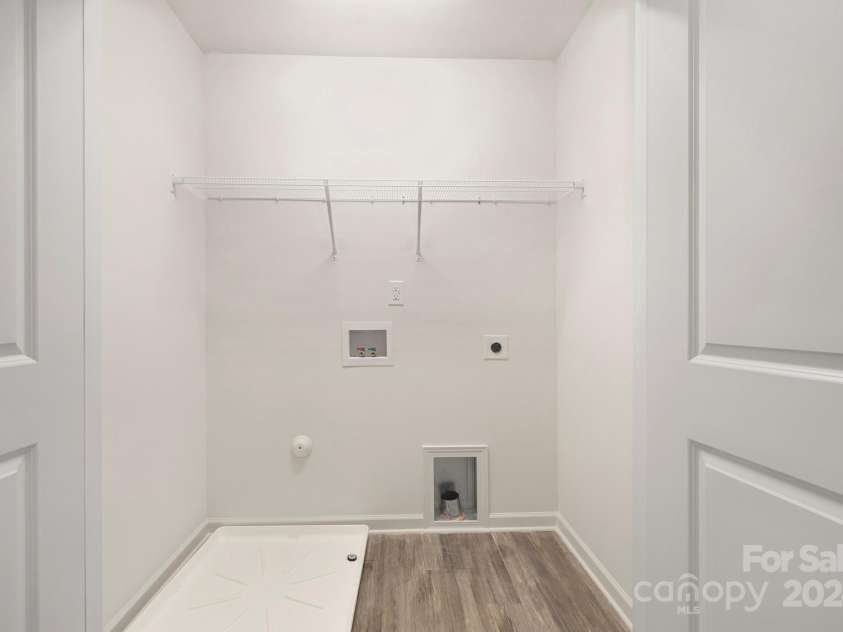 6316 Linda Vista Lane, Charlotte, NC 28216.  MLS# CAR4204749, YatesRealty ID 3069. Representation