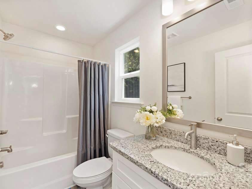 6316 Linda Vista Lane, Charlotte, NC 28216.  MLS# CAR4204749, YatesRealty ID 3069. Representation