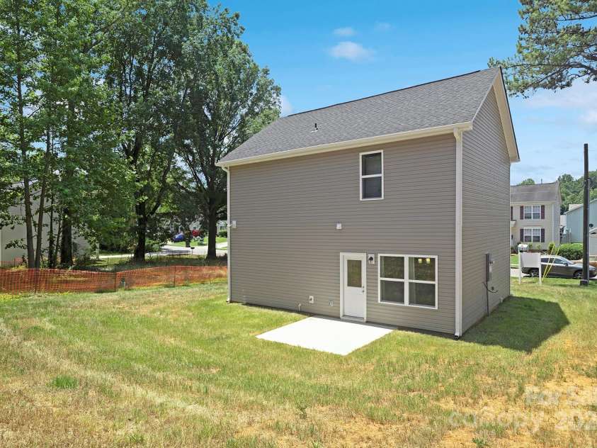 6316 Linda Vista Lane, Charlotte, NC 28216.  MLS# CAR4204749, YatesRealty ID 3069. Representation