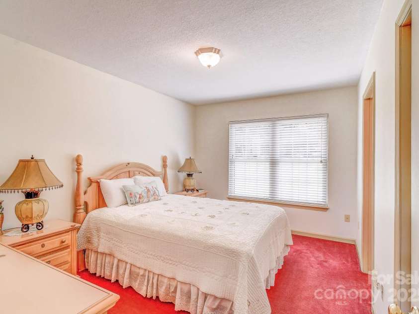 233 Forest Bend Drive, Horse Shoe, NC 28742.  MLS# CAR4287053, YatesRealty ID 30690. 