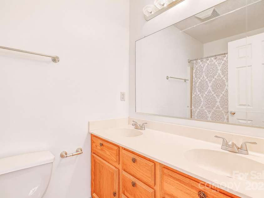 233 Forest Bend Drive, Horse Shoe, NC 28742.  MLS# CAR4287053, YatesRealty ID 30690. 