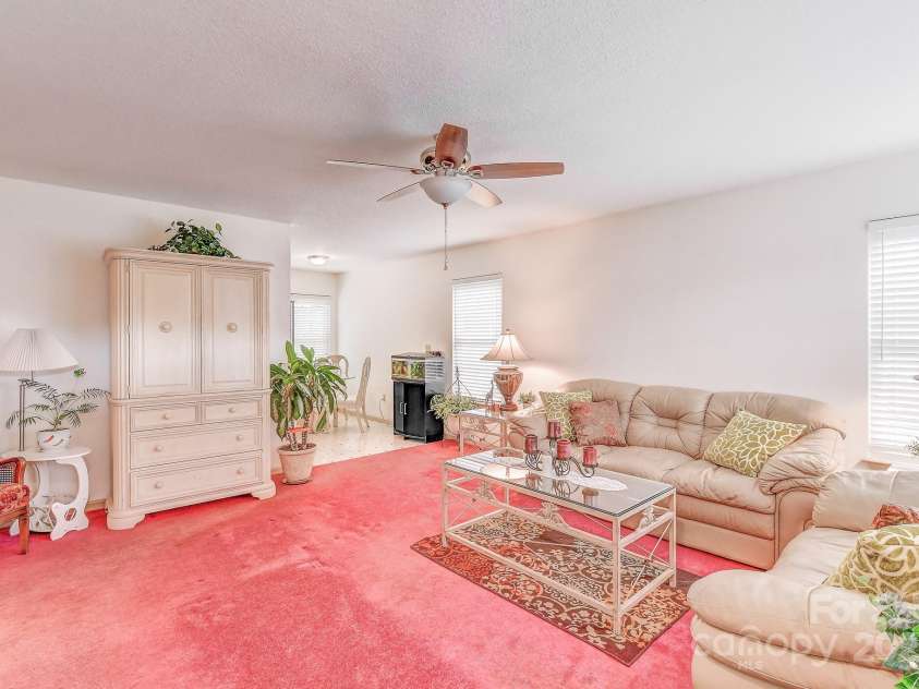 233 Forest Bend Drive, Horse Shoe, NC 28742.  MLS# CAR4287053, YatesRealty ID 30690. 