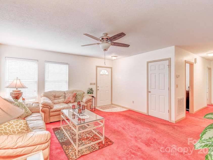 233 Forest Bend Drive, Horse Shoe, NC 28742.  MLS# CAR4287053, YatesRealty ID 30690. 