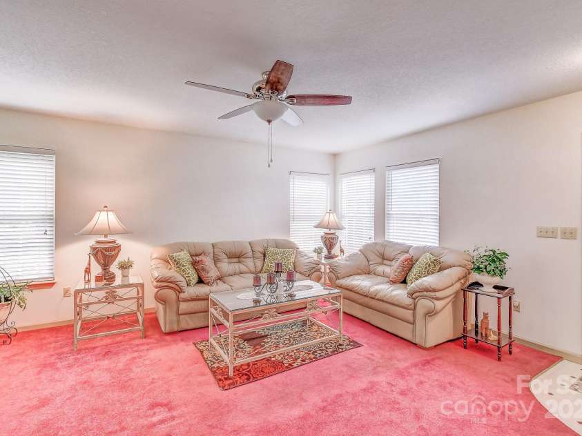233 Forest Bend Drive, Horse Shoe, NC 28742.  MLS# CAR4287053, YatesRealty ID 30690. 