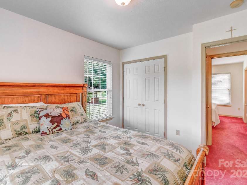 233 Forest Bend Drive, Horse Shoe, NC 28742.  MLS# CAR4287053, YatesRealty ID 30690. 