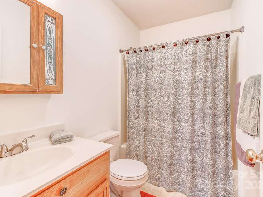 233 Forest Bend Drive, Horse Shoe, NC 28742.  MLS# CAR4287053, YatesRealty ID 30690. 