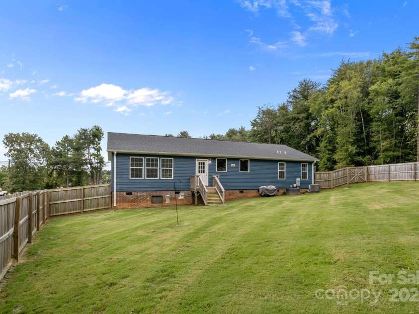 5528 Little Mountain Road, Gastonia, NC 28056.  MLS# CAR4298301, YatesRealty ID 30691. 