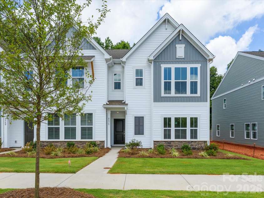 6573 Fire Lily Lane, Charlotte, NC 28216.  MLS# CAR4385669, YatesRealty ID 30692. 