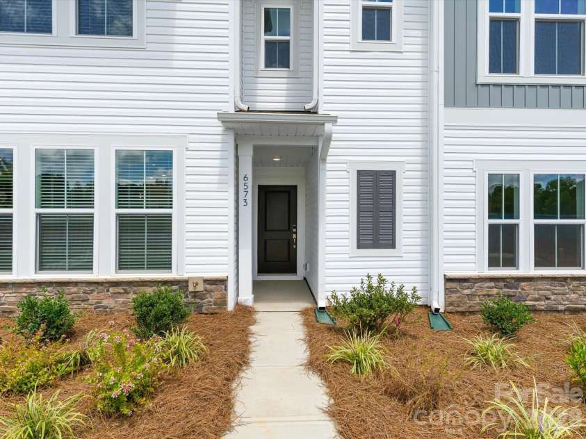 6573 Fire Lily Lane, Charlotte, NC 28216.  MLS# CAR4385669, YatesRealty ID 30692. 