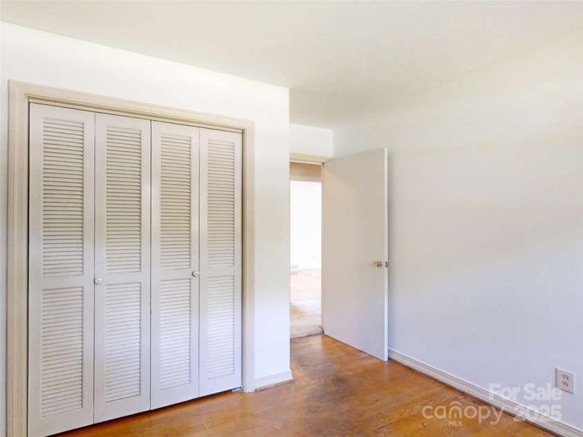 15 Keasler Road, Asheville, NC 28805.  MLS# CAR4285085, YatesRealty ID 30693. Bedroom