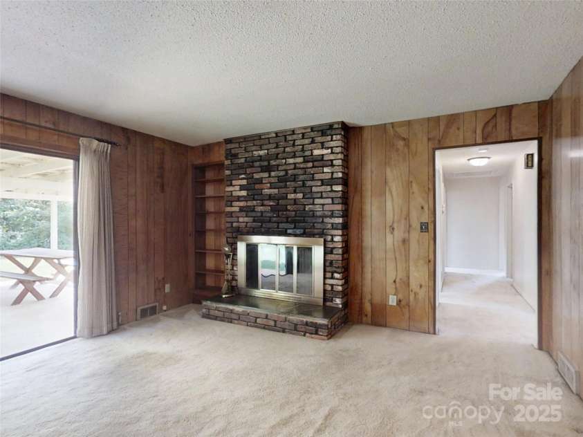 15 Keasler Road, Asheville, NC 28805.  MLS# CAR4285085, YatesRealty ID 30693. Den