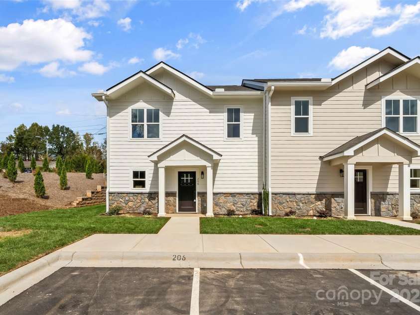 206 Beacon Avenue, Morganton, NC 28655.  MLS# CAR4287658, YatesRealty ID 30694. 