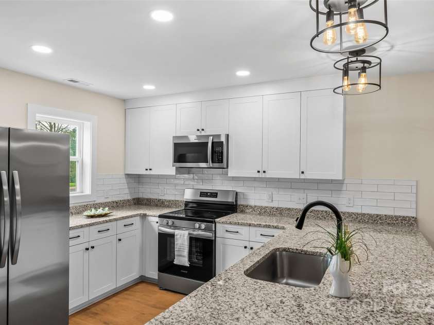 206 Beacon Avenue, Morganton, NC 28655.  MLS# CAR4287658, YatesRealty ID 30694. 