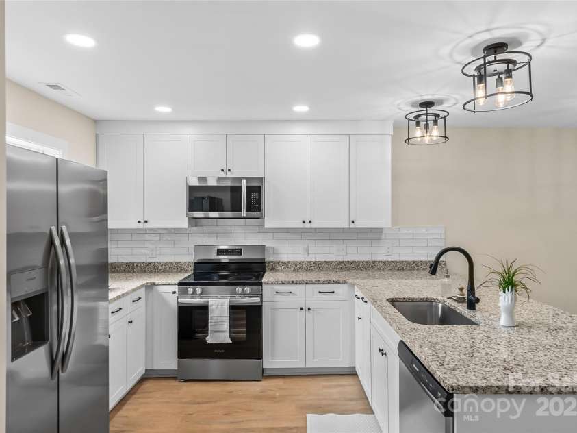 206 Beacon Avenue, Morganton, NC 28655.  MLS# CAR4287658, YatesRealty ID 30694. 