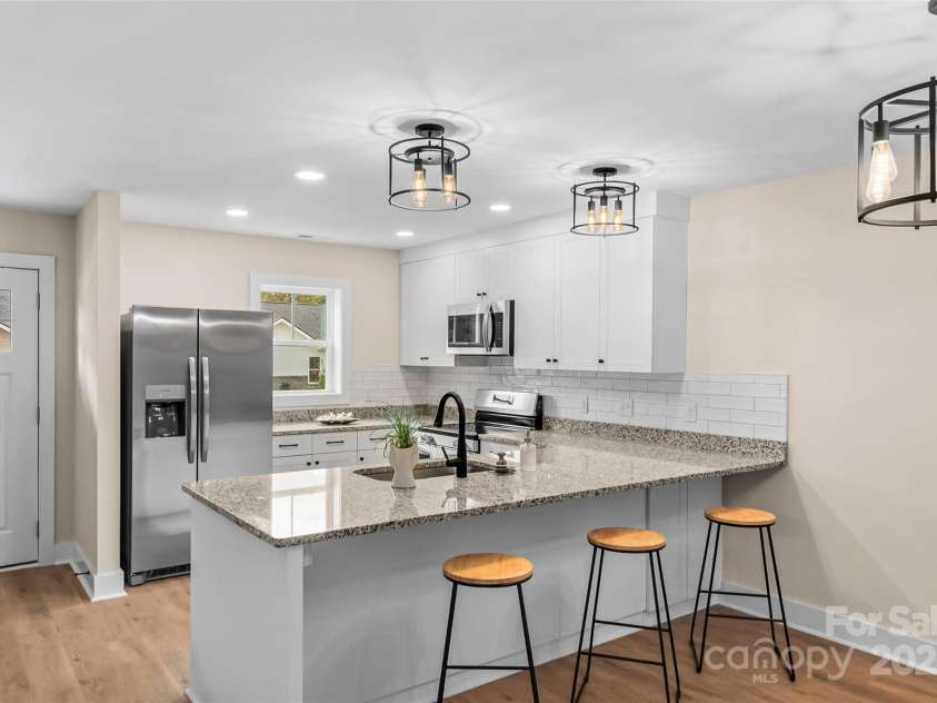 206 Beacon Avenue, Morganton, NC 28655.  MLS# CAR4287658, YatesRealty ID 30694. 