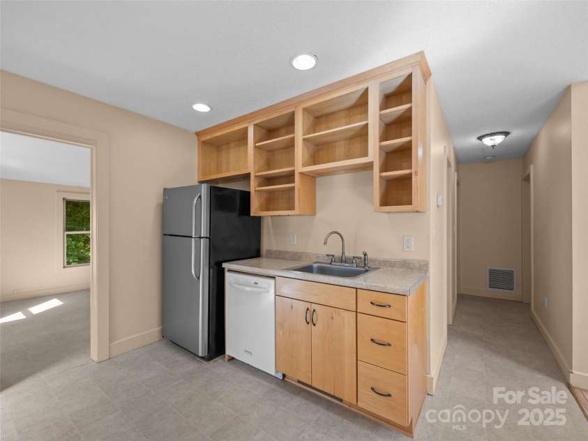 129 Franklin Road, Swannanoa, NC 28778.  MLS# CAR4283769, YatesRealty ID 30695. 